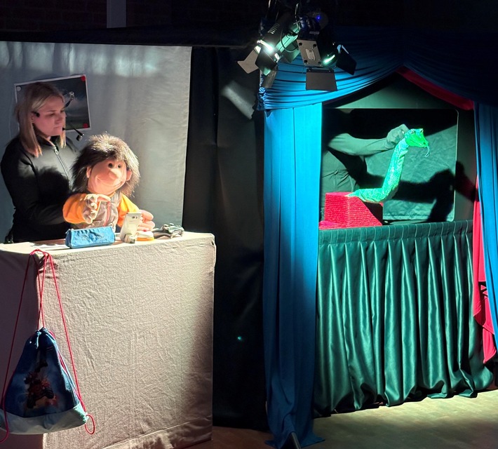 POL-HK: Walsrode: Theaterstück stärkt Medienkompetenz - die Präventionspuppenbühne war in der Stadt