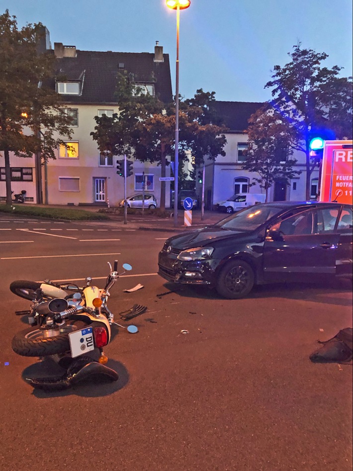 POL-ME: 60-jähriger Motorradfahrer schwer verletzt - Ratingen - 2008002