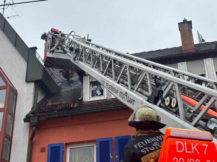 FW Stuttgart: Dehnfugenbrand führt zu langwierige Löscharbeiten