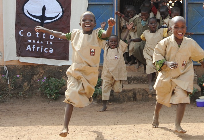 Ein Projekt macht Schule / Tchibo unterstützt Schulprojekt in Benin (mit Bild)