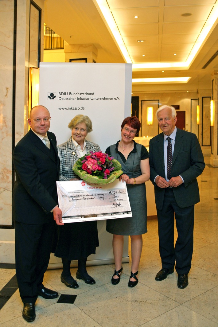 Inkassounternehmen unterstützen Marianne von Weizsäcker Stiftung (mit Bild)