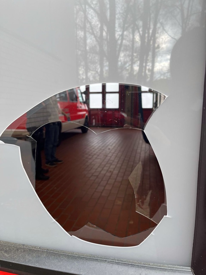 POL-RBK: Leichlingen - Hydraulikwerkzeuge aus Feuerwehrfahrzeug gestohlen