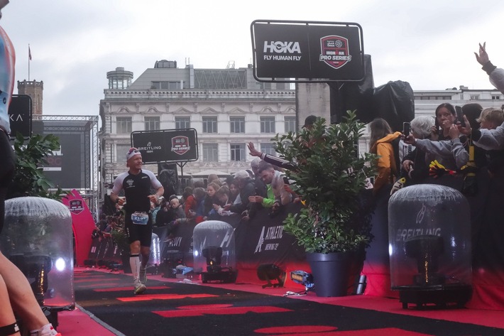 Geht auch für Kunden die Extra-Meile: Fenster-Welten-Geschäftsführer Dennis Niemsch bezwingt Ironman in Hamburg