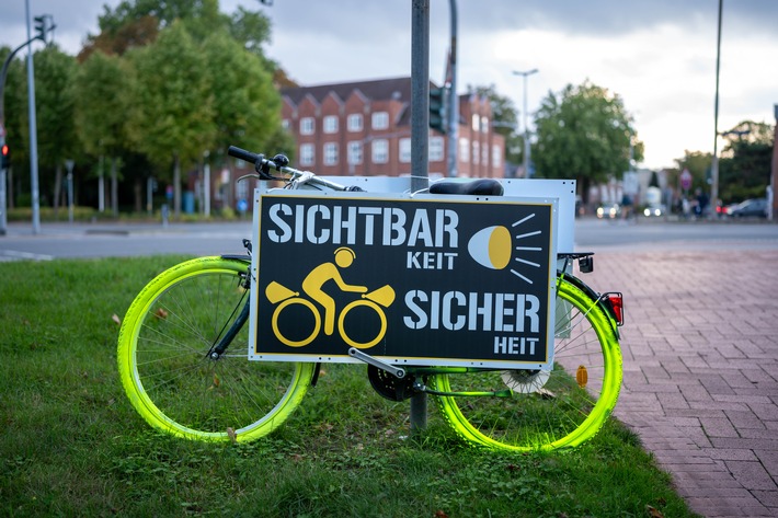 POL-LG: ++ #Herbstgefahren im Straßenverkehr ++ landesweite Aktion "Sichtbarkeit=Sicherheit" in Lüneburg präsent!" ++ ACHTSAMKEIT & SICHTBARKEIT IN DER DUNKLEN JAHRESZEIT ++