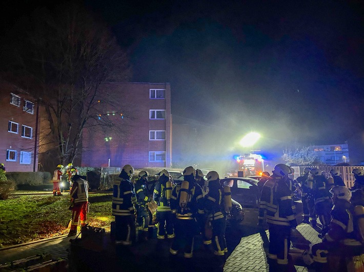 FW-SE: Feuer im Keller eines Mehrfamilienhauses in Kaltenkirchen