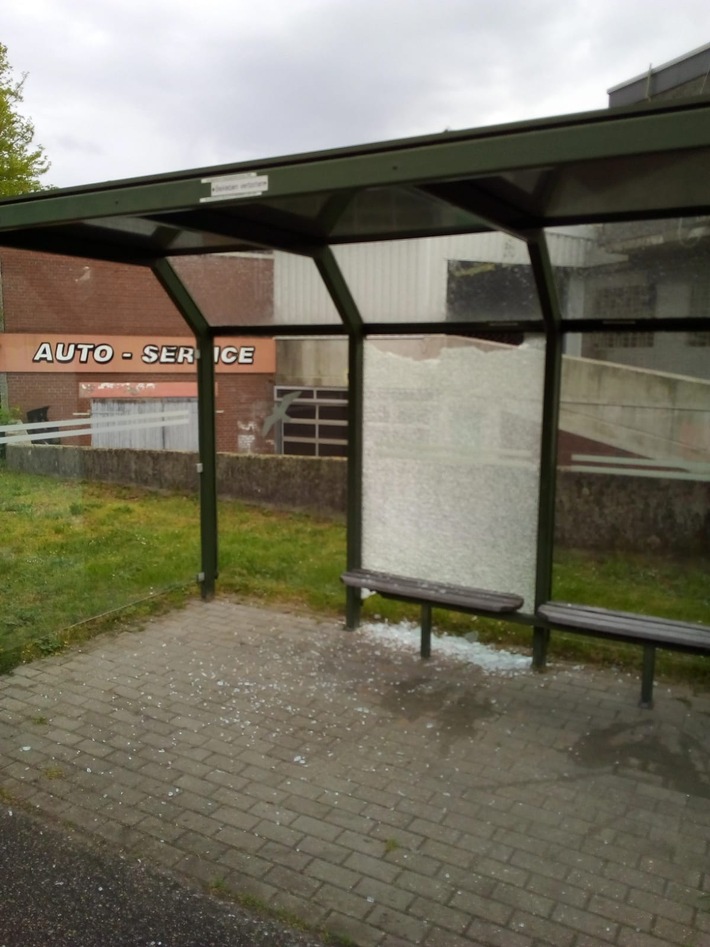POL-VIE: Kempen: Zerstörte Glasscheiben an Buswartehallen: Kripo bittet um Hinweise