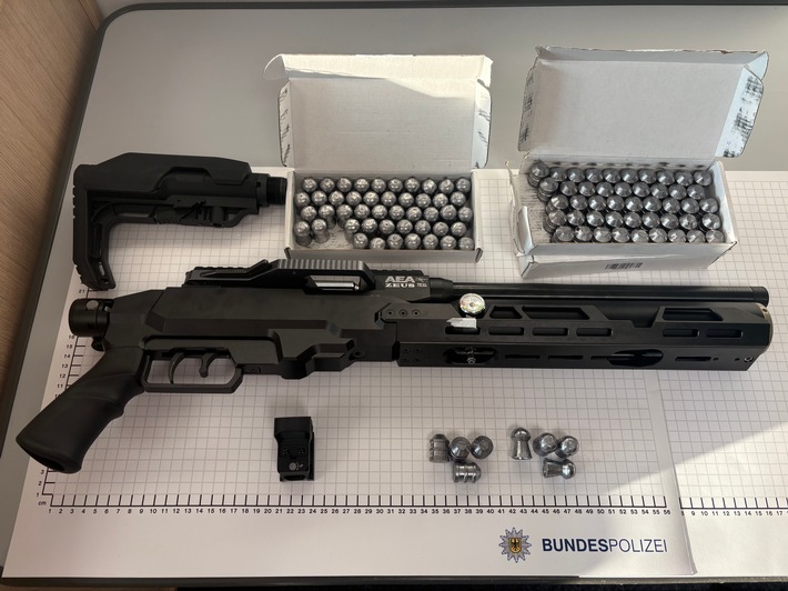 BPOL-BadBentheim: Langwaffe bei Grenzkontrolle sichergestellt