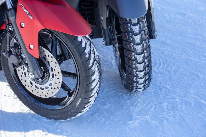 Test TCS : les pneus d&#039;hiver sont-ils utiles pour les scooters ?