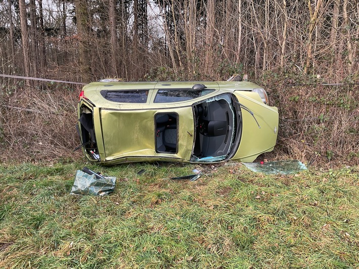 FW Alpen: Person eingeklemmt