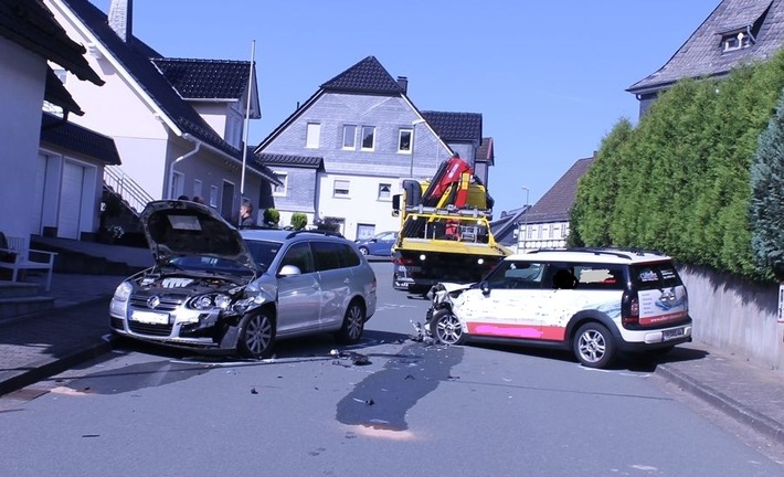 POL-OE: Verkehrsunfall mit Personen- und Sachschaden
