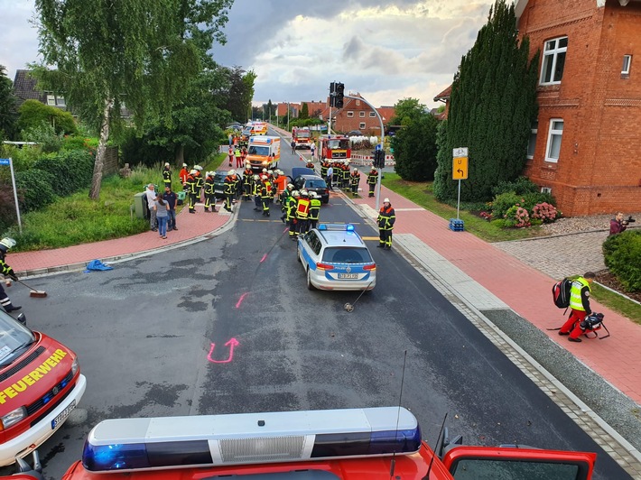 POL-STD: Zwei zum Teil schwer verletzte Autofahrer bei Unfall in Jork