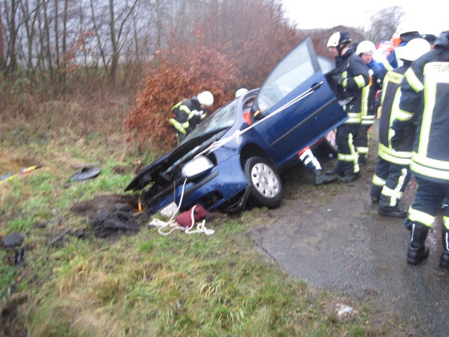 POL-SE: Tornesch: Kreisstraße 21 /Alte Bundesstraße nach Unfall heute Mittag voll gesperrt