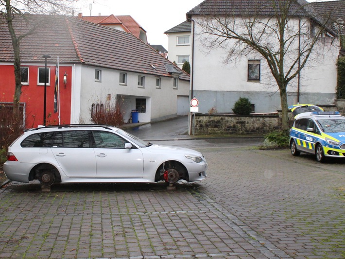 POL-SO: Rüthen-Drewer - Auto aufgebockt