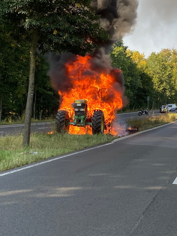 POL-NB: Brand eines Ackerschleppers in Neubrandenburg
