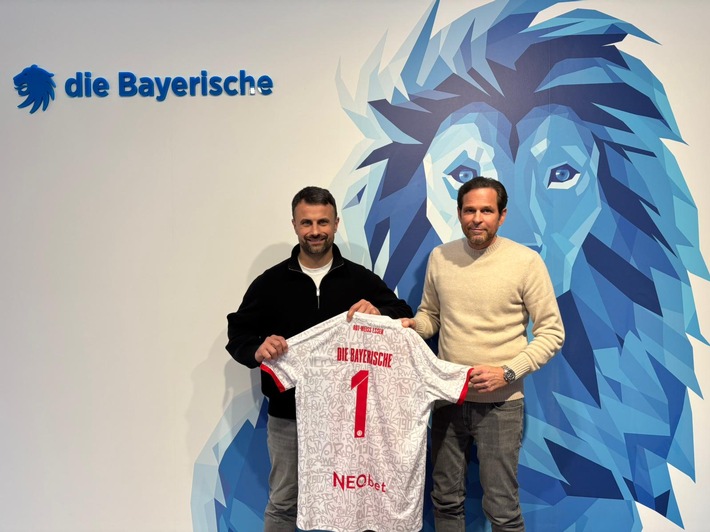 Mehr Präsenz im größten Ballungsraum Deutschlands: Die Bayerische startet Premium Partnerschaft mit Fußballverein Rot-Weiss Essen