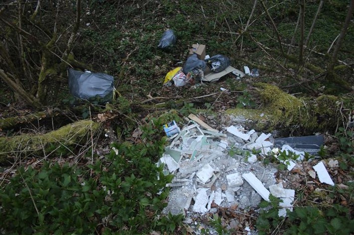 POL-PDWIL: Illegale Müllentsorgung im Wald