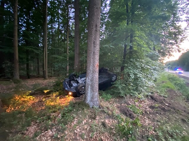 POL-PDTR: Verkehrsunfall mit verletzter Person - Flucht