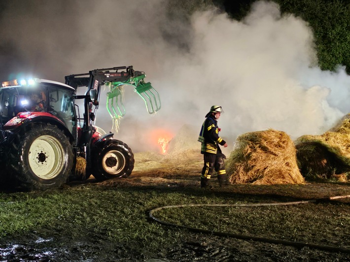 FW-AR: BRENNENDER LKW-ANHÄNGER BESCHÄFTIGT FEUERWEHR