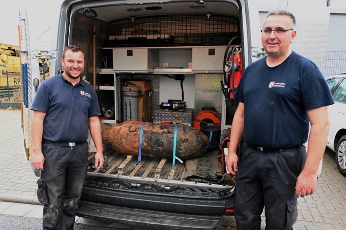 FW Pulheim: Bombenfund bei Gleisbauarbeiten