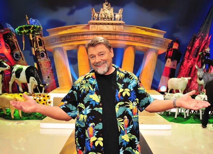 Action, Spaß und ein Hawaiihemd: Explosionsgefahr bei "Ich liebe Deutschland" mit Jürgen von der Lippe - ab Freitag in SAT.1 (mit Bild)