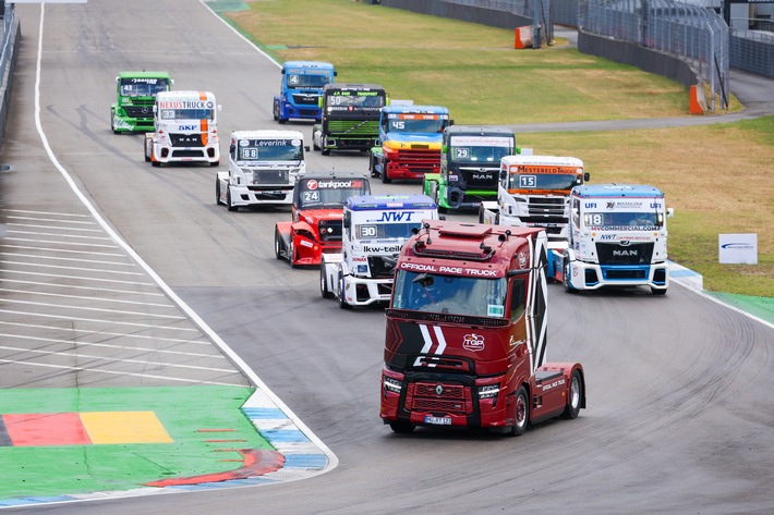 Erfolgreiche Premiere der neuen deutschen Truck-Racing-Meisterschaft am Hockenheimring / Weiterer Text über ots und www.presseportal.de/nr/182602 / Die Verwendung dieses Bildes für redaktionelle Zwecke ist unter Beachtung aller mitgeteilten Nutzungsbedingungen zulässig und dann auch honorarfrei. Veröffentlichung ausschließlich mit Bildrechte-Hinweis.