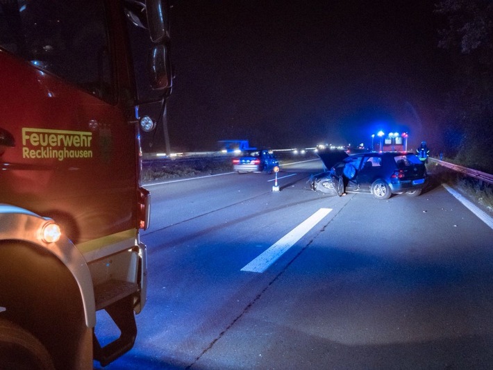 FW-RE: Verkehrsunfall in den frühen Morgenstunden - zwei Verletzte