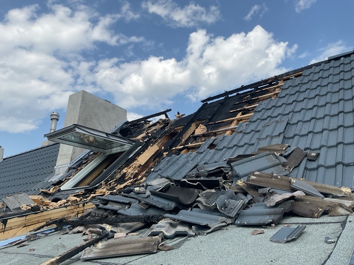 FW-DO: Dachstuhlbrand im Kreuzviertel - niemand wurde verletzt