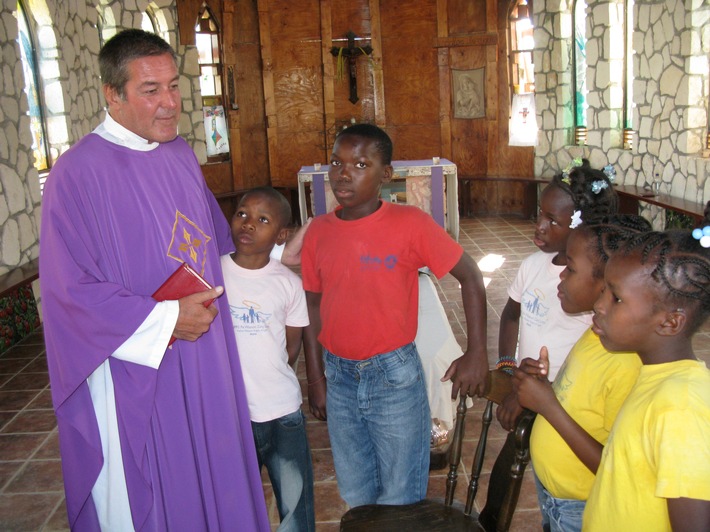 "Arbeit schaffen ist eine humanitäre Notwendigkeit" / In Haiti kämpfen die Menschen weiter ums Überleben (FOTO)