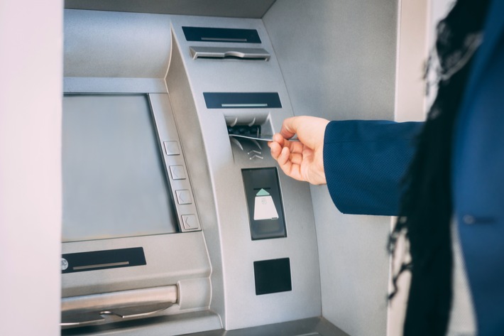 POL-ME: Falsche Bankmitarbeiter betrügen 84-Jährige - 2506012