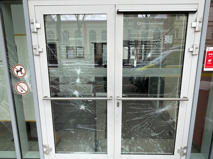 LPI-G: (G) Sachbeschädigung an Agentur für Arbeit - Tatverdächtiger gestellt (0027225/2026)