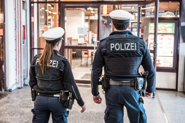 Bundespolizeidirektion München: Betrunkener will Rettungswagen als Taxi nutzen