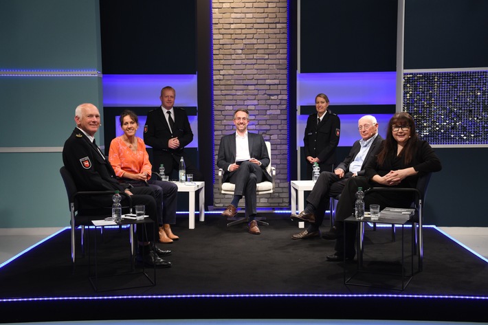 POL-AK NI: Podiumsdiskussion der Polizeiakademie Niedersachsen: "Die Lehren aus dem NSU-Komplex für die Polizei" - Stefan Aust zu Gast