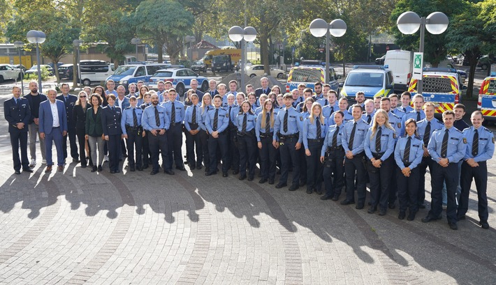 POL-PPMZ: Mainz - 43 Neue im Polizeipräsidium Mainz begrüßt