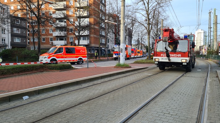FW-BN: Straßenbahnunfall am Bahnhof Beuel