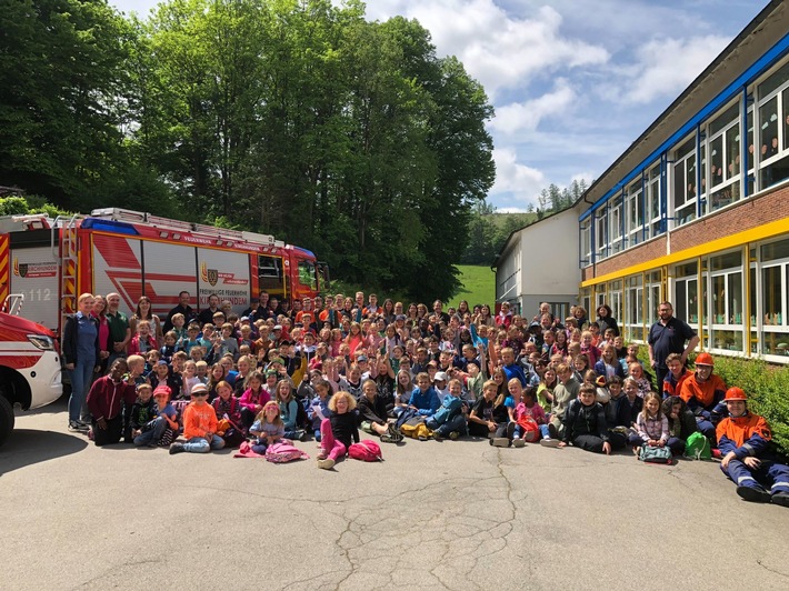 FW-OE: Brandschutztag an der Grundschule Kirchhundem