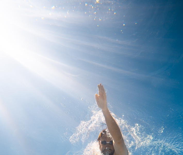 Neben dem Rennradsport geht Paul Ripke auch gerne schwimmen, um möglichst viel Abwechlung beim Sport zu bekommen. / Weiterer Text über ots und www.presseportal.de/nr/43545 / Die Verwendung dieses Bildes ist für redaktionelle Zwecke unter Beachtung ggf. genannter Nutzungsbedingungen honorarfrei. Veröffentlichung bitte mit Bildrechte-Hinweis.