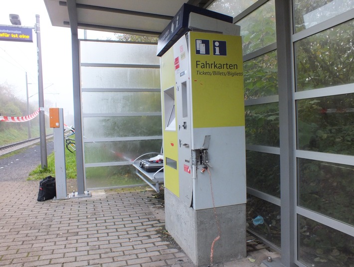 Bundespolizeidirektion München: Versuchter Fahrkartenautomatenaufbruch in Bad Abbach - Zeugen gesucht