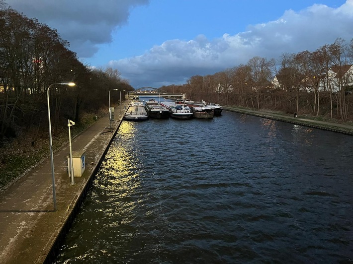 POL-DU: Duisburg/Minden: Binnenschiffer-Protest auf dem Mittellandkanal