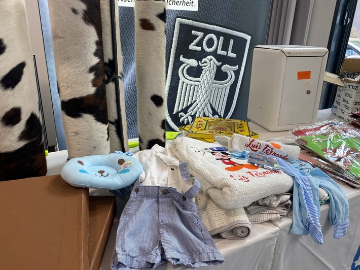 HZA-K: Zoll: Jede Nacht Drogenfunde in Paketen am Kölner Flughafen / Kokain in Babykleidung und in Fußmatten versteckt, Heroin in Handtaschen eingenäht und als Schuhcreme getarnt
