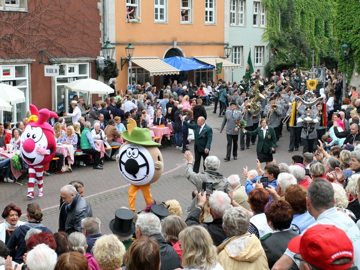 488.Schützenfest: 150.000 BesucherInnen beim Schützenausmarsch in Hannover