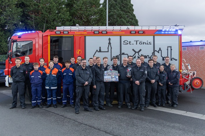 FW Tönisvorst: Über vier Jahrzehnte Engagement - Feuerwehr Tönisvorst verabschiedet Manfred Sanders in die Ehrenabteilung