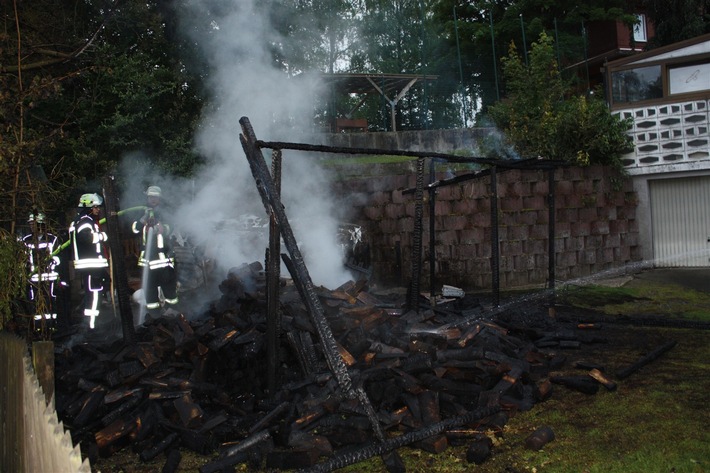 POL-HX: Carport-Brand in Nieheim- Himmighausen Sonntag, den 28.06.2020, 05:12 Uhr