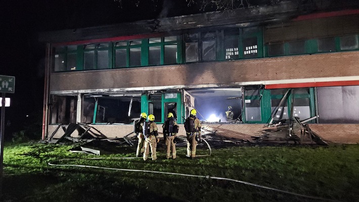 FW Gronau: Nächtlicher Brand am Berufskolleg für Wirtschaft und Verwaltung