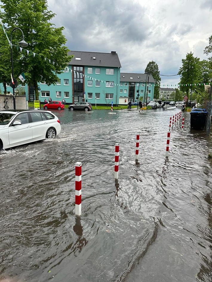 FW Ratingen: Gewitter mit Starkregen in Ratingen - zahlreiche Einsätze für die Feuerwehr