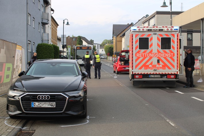 POL-RBK: Rösrath - 11-jähriger Fußgänger von zwei Pkw erfasst und schwer verletzt