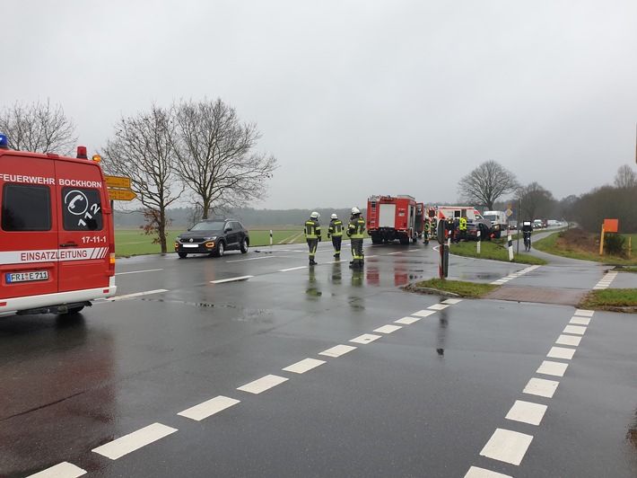 POL-WHV: Verkehrsunfall in Bockhorn mit verletzten Personen - Beide Pkw mussten abgeschleppt werden