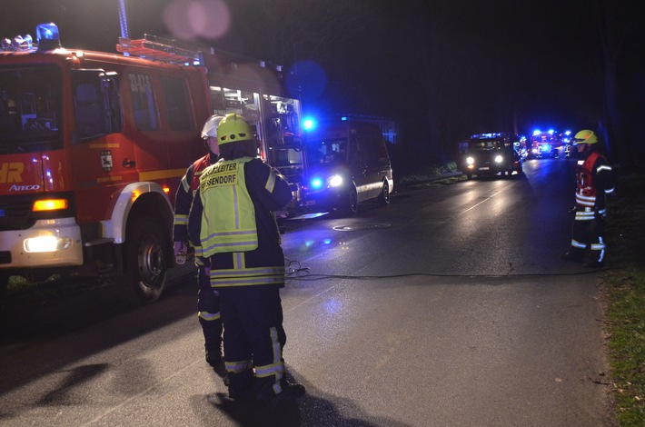 POL-STD: Zwei 18-jährigen Autoinsassinnen bei Unfall schwer verletzt