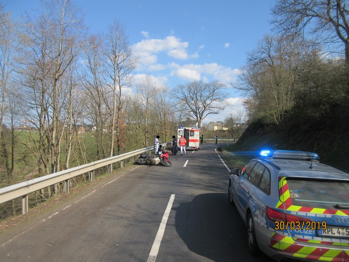 POL-PDWIL: Schwerer Verkehrsunfall mit Motorradfahrer