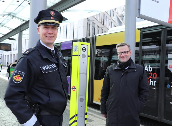 POL-HB: Nr.: 0213 --Mit Sicherheit nach Hause - Neue Kontaktsäulen der Polizei Bremen eingeweiht--