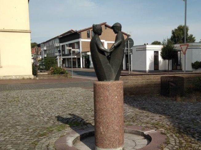 POL-MI: Bronzestatue aus Lagerhalle gestohlen